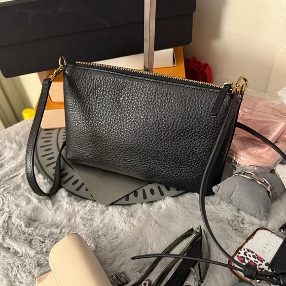 Tory Burch Black Crossbody Bag with Gold Logo - Picture 4 of 16